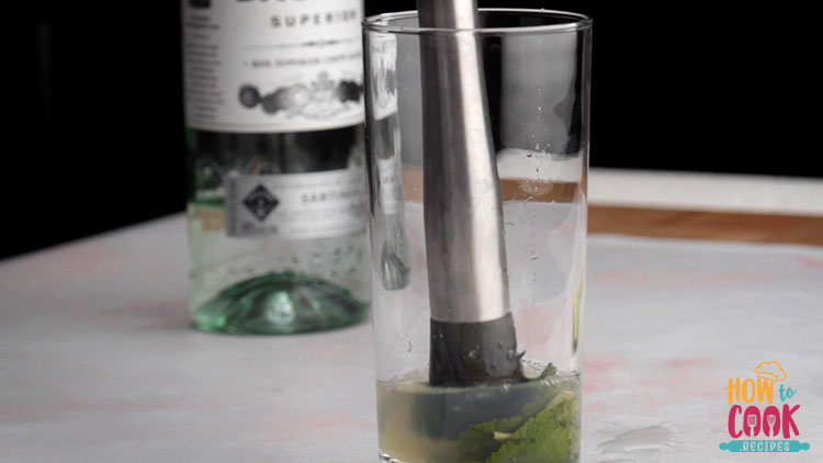 How do you make a mojito from scratch