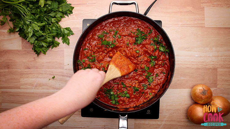 How do you make spaghetti sauce more flavorful