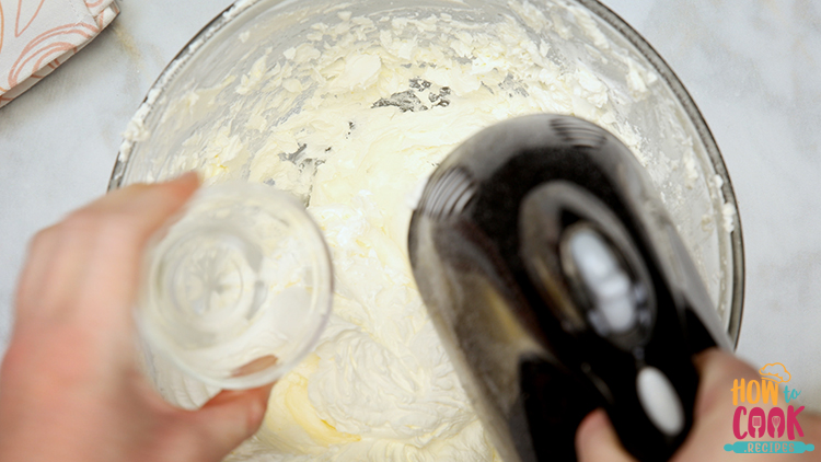 How long does buttercream frosting last